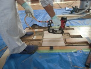 床金具天板交換及びフローリング張替え、スポーツフロア研磨塗装工事
