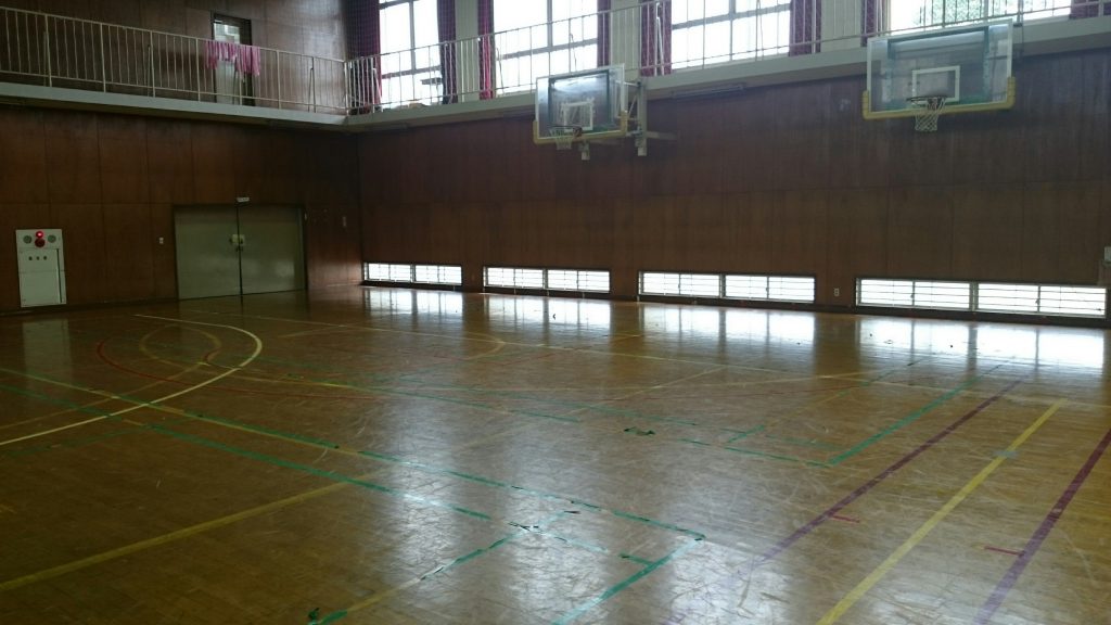 体育館床メンテナンスのための現場調査